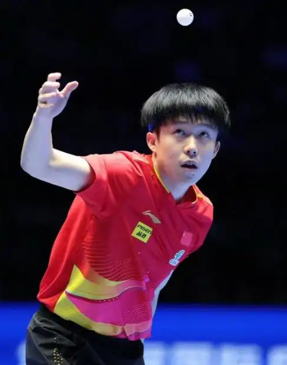 打自己俱乐部的“小弟”，王楚钦应该还是比较得心应手！林昀儒的很多路线他都能判