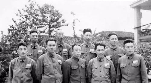 1984年3月，开国少将孔俊彪回到宁化。在县招待所，孔俊彪对时任县武装部政委的周