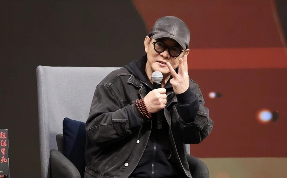 李连杰这次在台北露面，没聊功夫也没秀天珠，上来先辟谣：我没死，没病，更没换心脏。