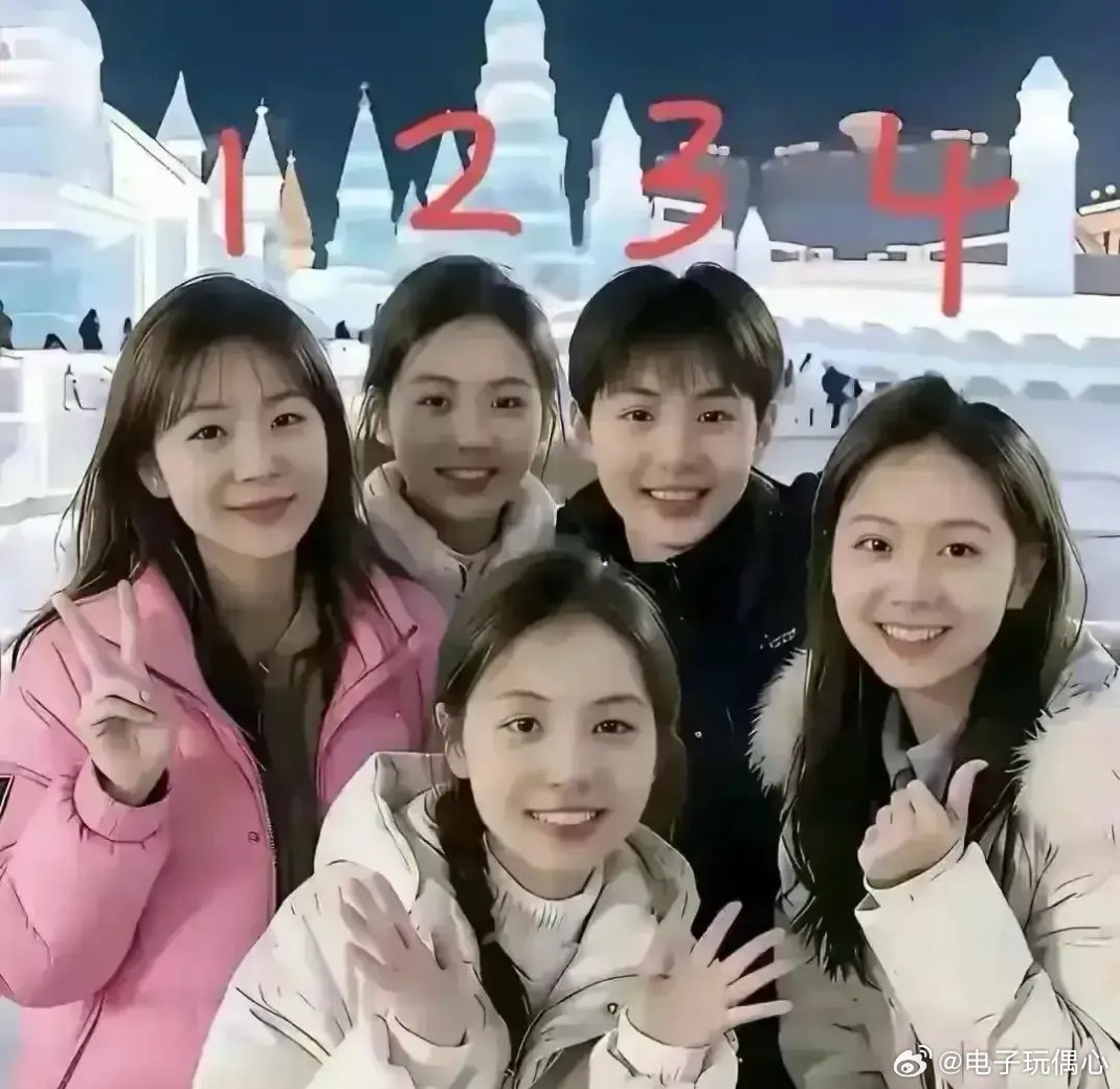 五人中有一人是男人，是男扮女装，你看出了谁男扮女装吗？