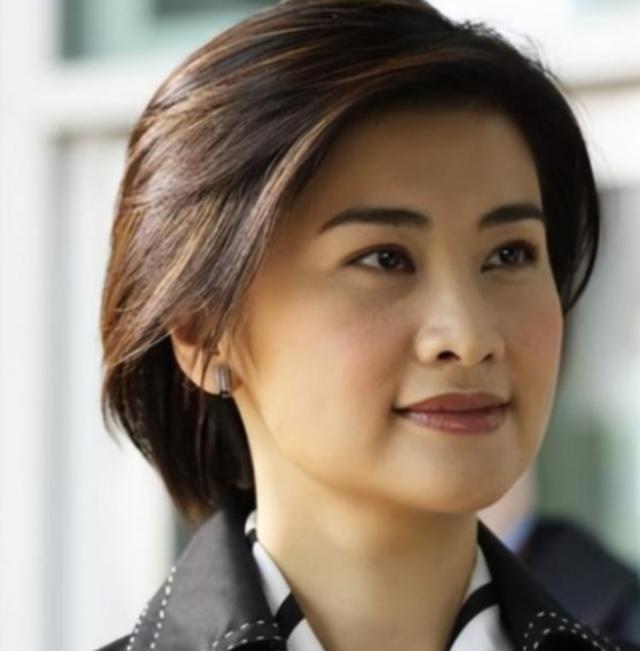 2000年，知名主持人吴小莉来到浙江，见到了自己同父异母的哥哥，她见哥哥家徒四壁