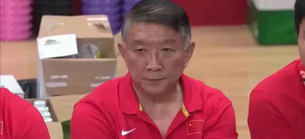 新一届女篮集训，宫鲁鸣教练或推出新阵型，两名球员请假延迟归队其实中国女篮集训结束