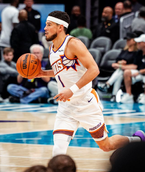 太阳必须坚定的以格林和布克为核心，来推动球队的搭建…明确核心！明确场上的双枪