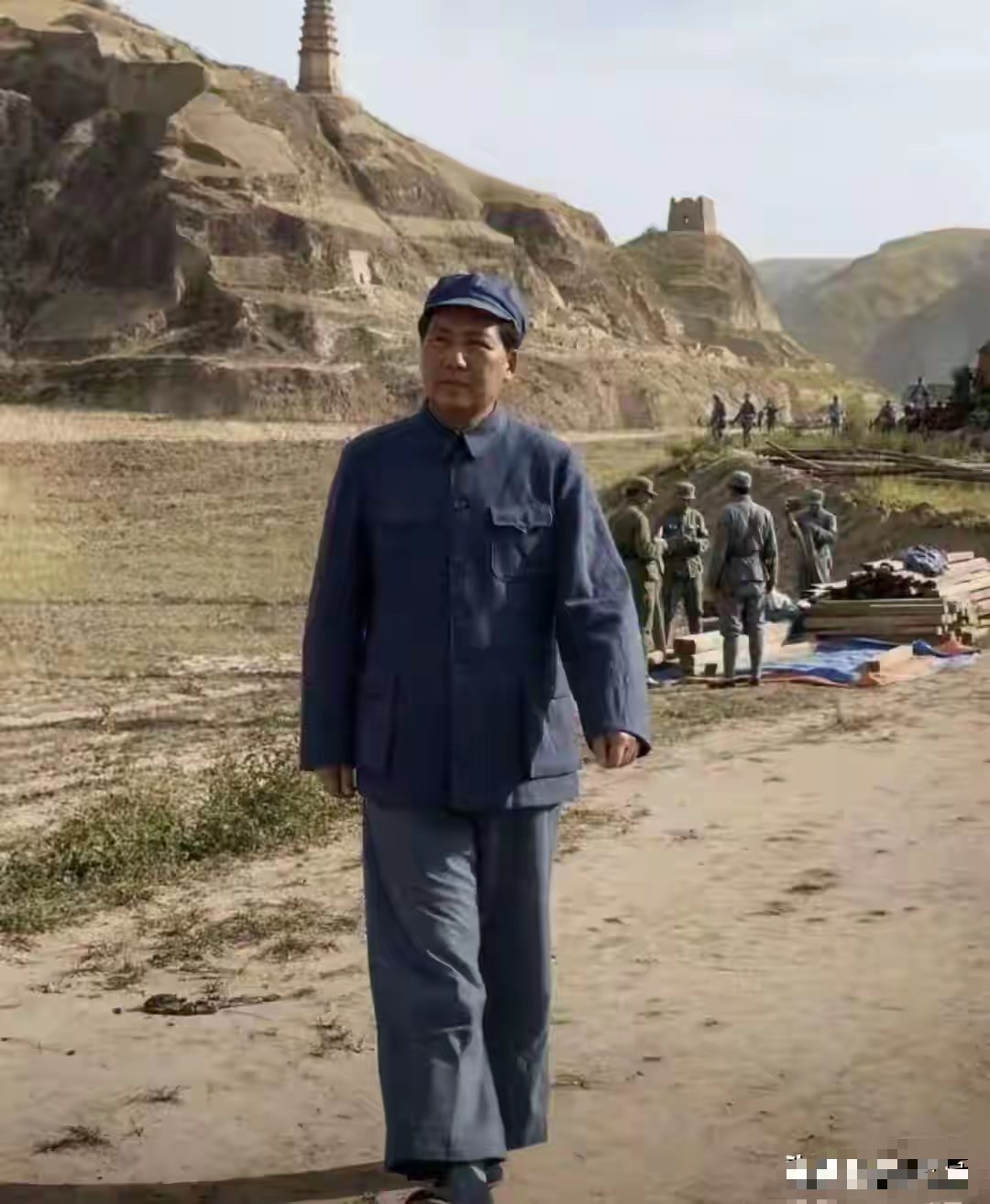 毛主席在延安宝塔山时期的一张留影，衬托出无与伦比的气质
