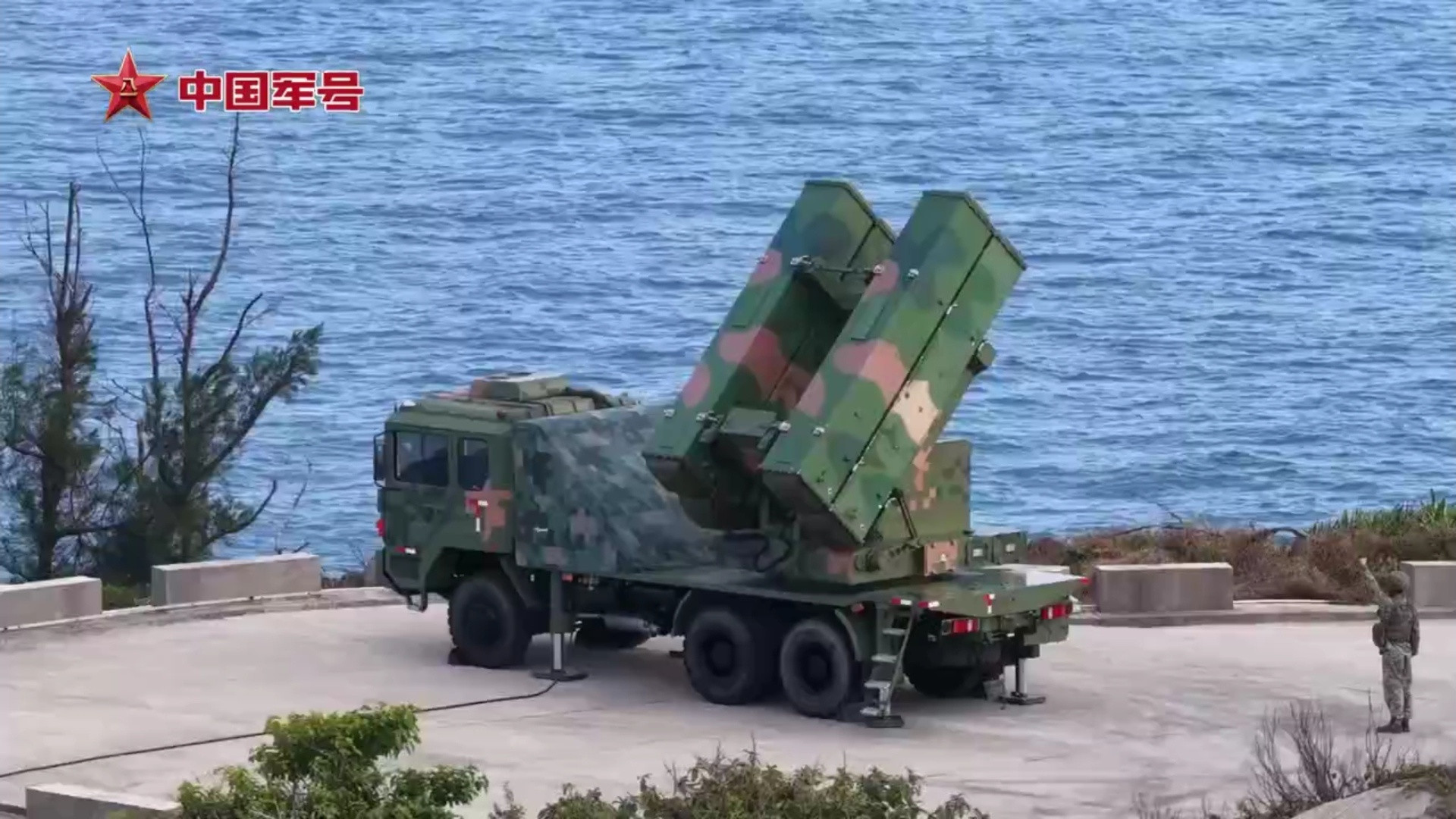 海防线上，南部战区空军某部始终保持着箭在弦上的战备状态。