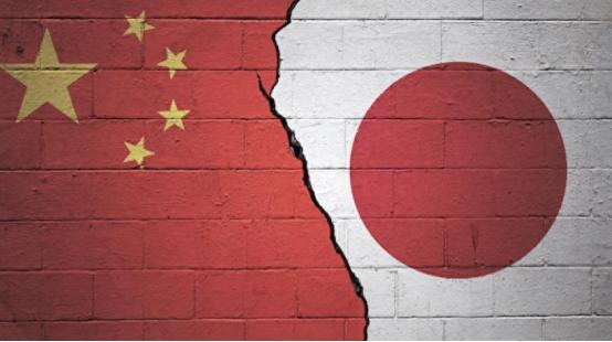 中国发起对日制裁！军用稀土全面禁运？高市早苗彻底慌了？ “这记耳光来得又快又