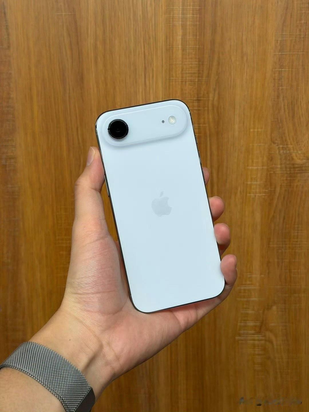 Air开售遇冷砍单百万!反转来得猝不及防谁能想到预购秒光的iPhoneAi