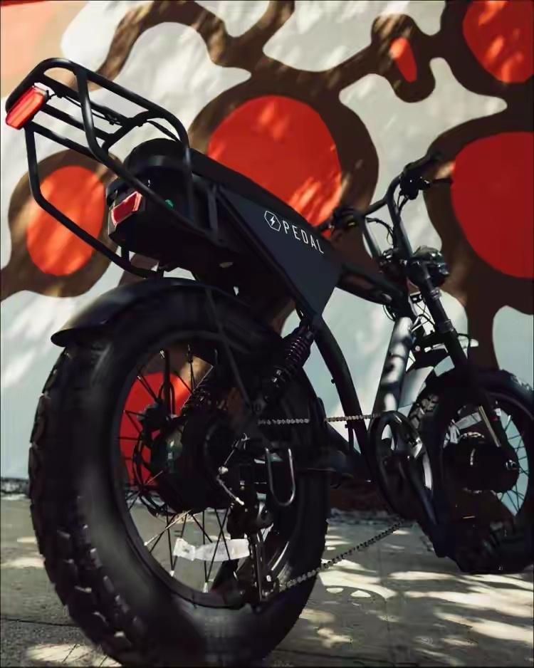 洛杉矶湖人东契奇赠送全队电助力自行车据此前报道，东契奇今天为湖人全体队员、教练组