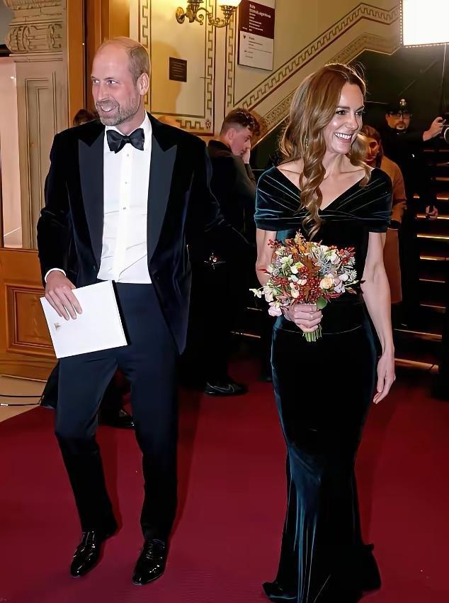 凯特的时尚和气质，越来越有戴安娜的即视感了！戴安娜的贵族气质，与生俱来，而时尚