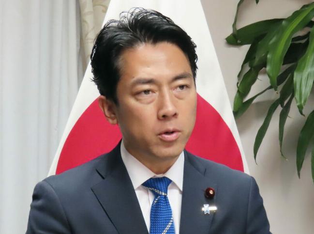 很气愤，日本喊话中国了！ 就在28日，正在韩国访问的日本防卫大臣小泉进次郎就