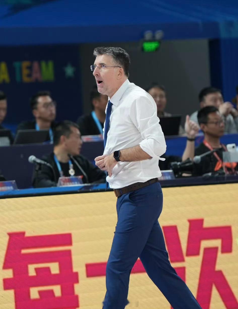 cba老乔的助手再次归来？新疆男篮已经官宣刘炜离任，而接任者目标为格兰。据悉，