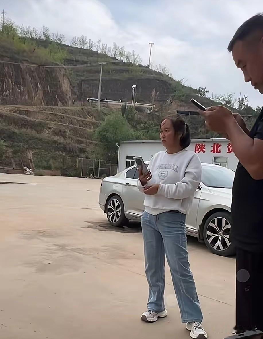 白兄弟前妻直奔贺永贤家里理论——不是找前夫，是找那个正在直播的男人。你说奇不奇