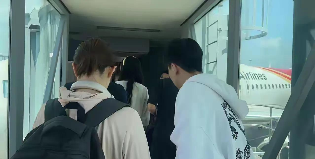 徐瑛彬和木原美悠谈恋爱这事儿，我之前一直当假瓜听，根本没往心里去，哪想到现在真有