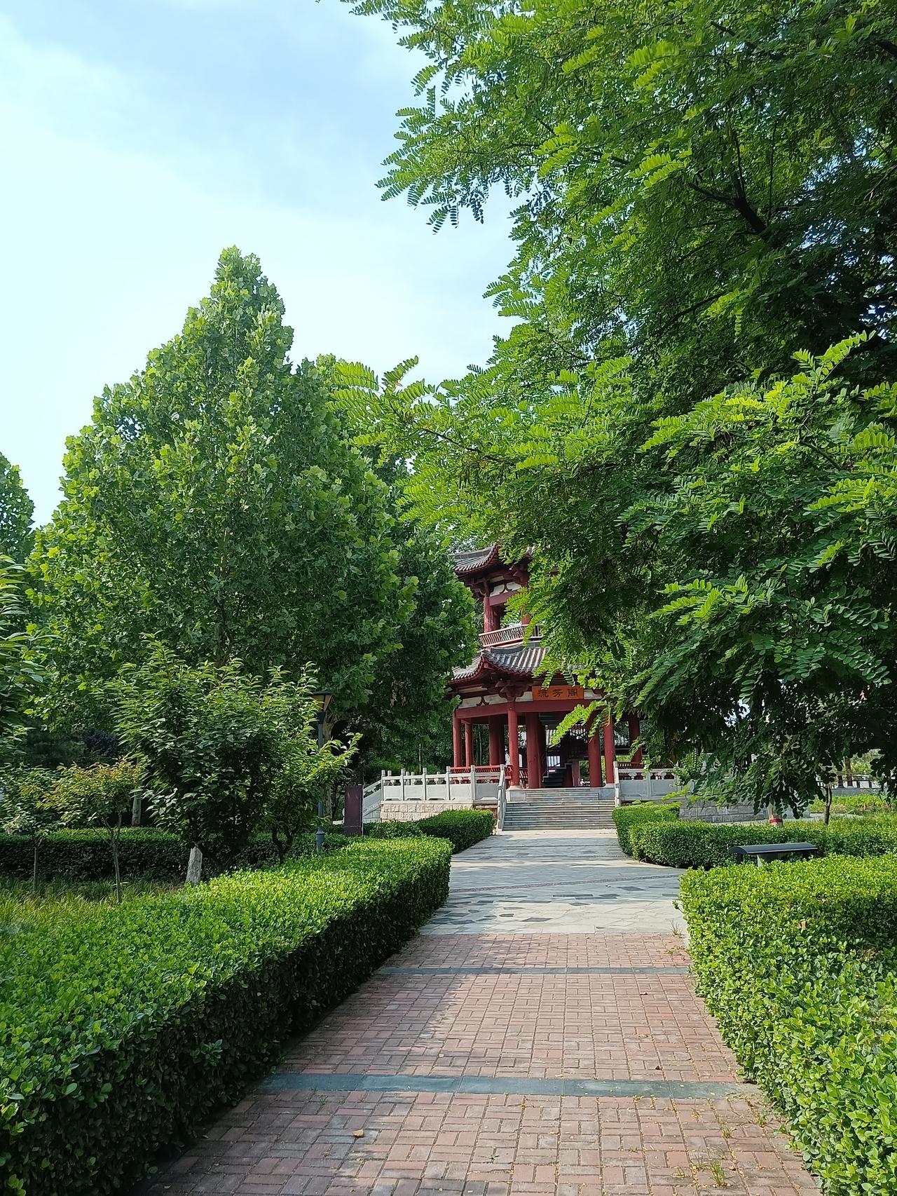 咱也别光说那些不好的乘客，今天咱也说说那些好的乘客。那天拉到一个女乘客，去高铁