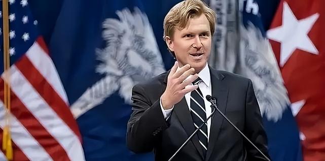 美国还是有头脑清醒的人的，美鹰派专家科尔比告诫美国人：别上俄、印、欧的当