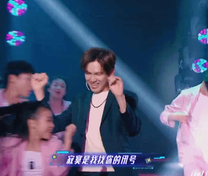 钟汉良张艺凡借位吻钟汉良张艺凡差点亲上综艺爆笑又心动名场面，丁程鑫场外助攻配音