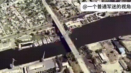 赫尔松市区，俄军再次使用4枚FAB-500滑翔制导炸弹轰炸科尔贝拉大桥的无人机拍