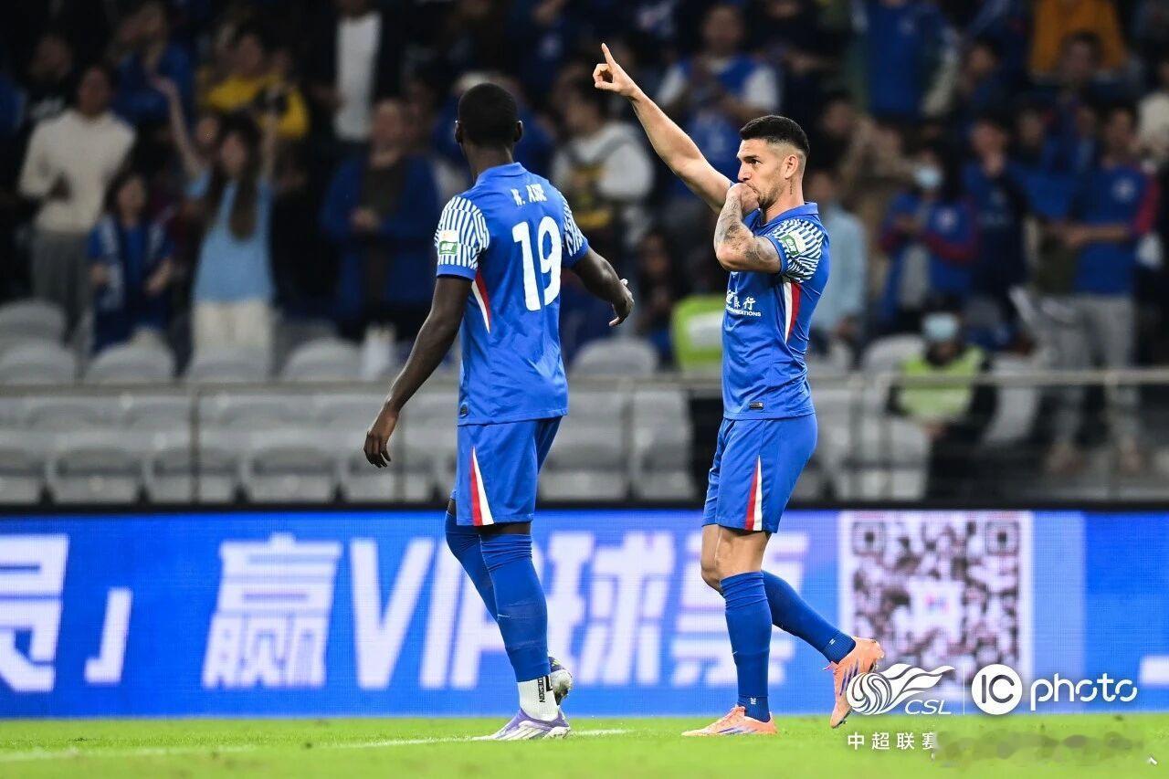 上海申花前锋核心安德烈·路易斯续约谈判尚未落槌。球员留队意愿明确，主帅盛赞其战术