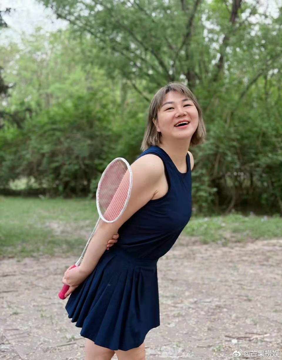 杨天真跺脚变装好瘦天呐！这真的是杨天真吗？视频里一点都不见曾经的圆润，现在不仅瘦
