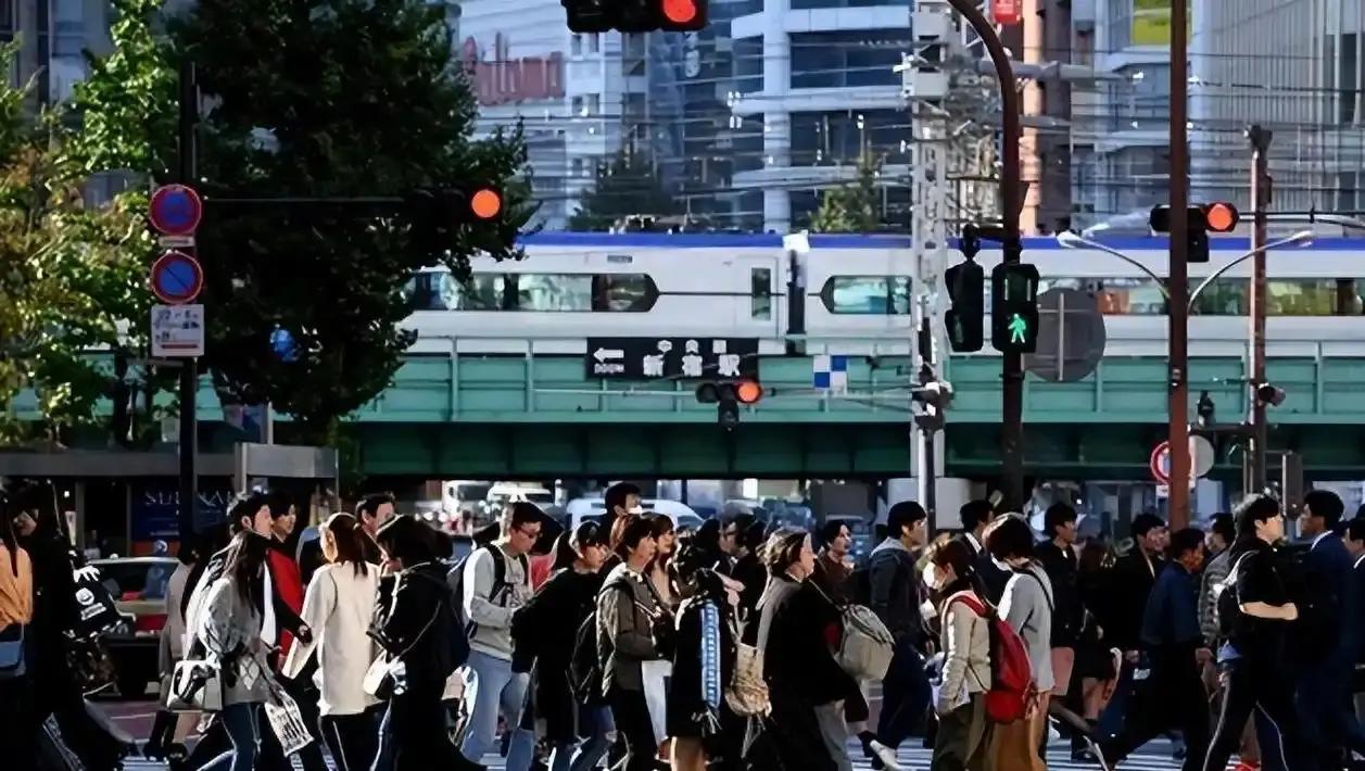 中日关系氛围持续紧张，总能看到不少在日华人主动选择回国，但反观长期定居在中国的日