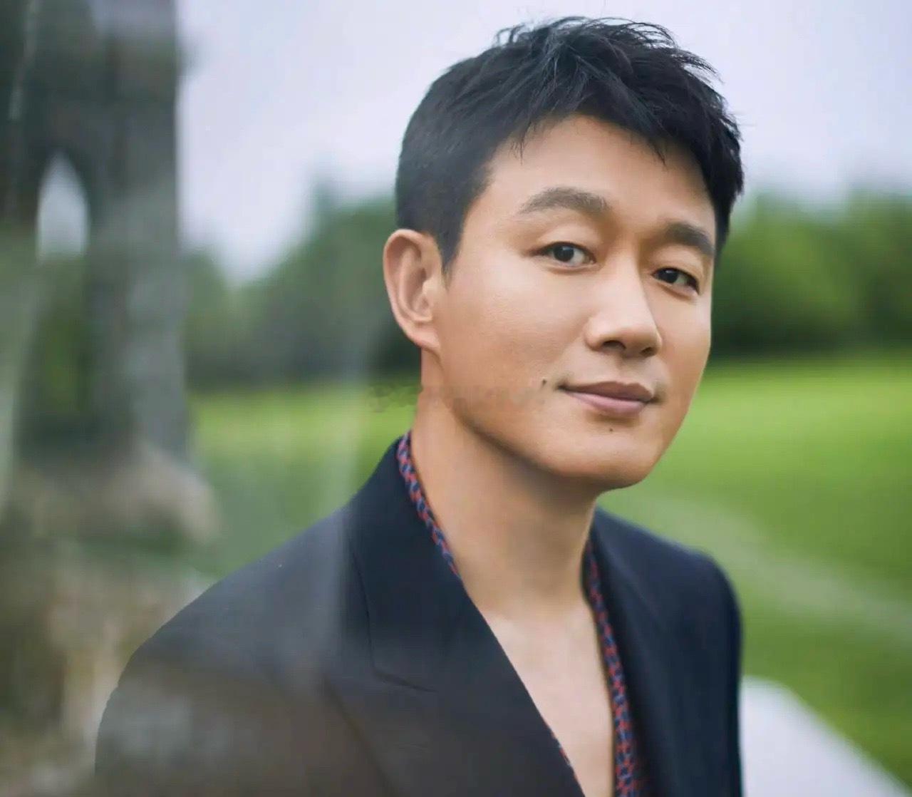 李静问佟大为:“你养生每天喝粥吃白菜豆腐，家里人在胡吃海喝，你不嘴馋吗？”佟大为