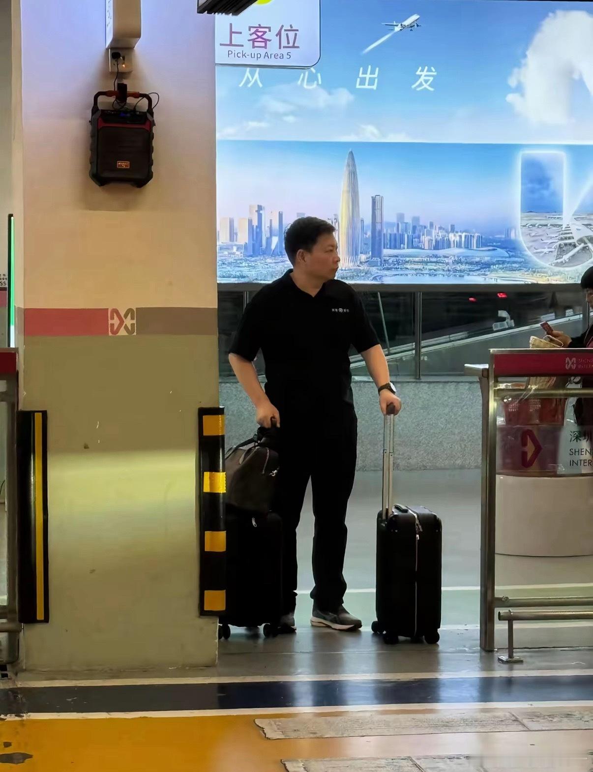 真得替余承东抱个不平！很多人都不了解余承东的为人，余承东不管到哪都是独自一人，自