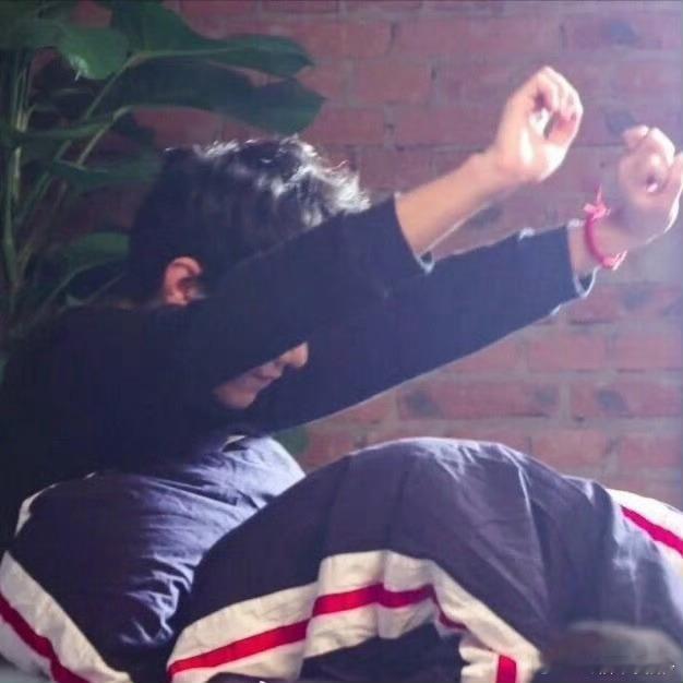 王一博每天一觉醒来就看到这样一个宝贝🥲🥲​​​