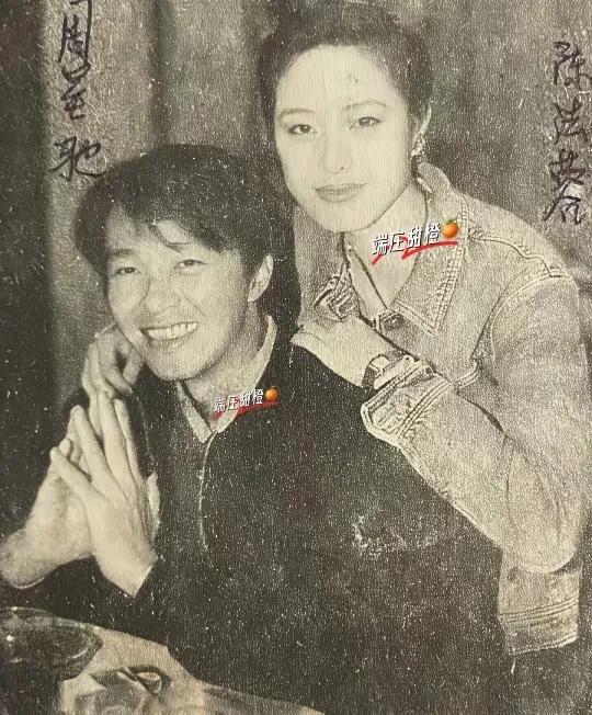 旧照男的是周星驰女的谁认识[？？？]