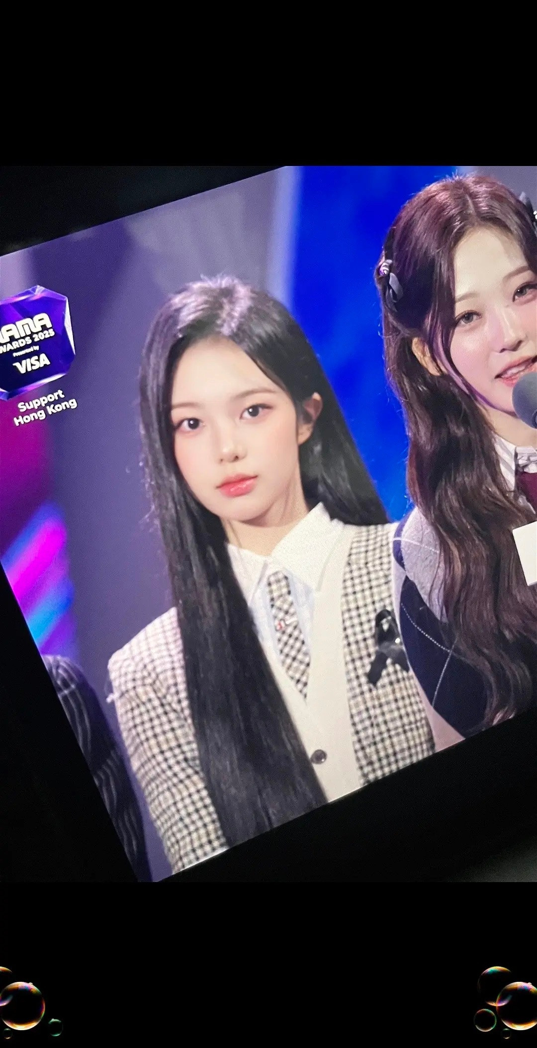 ian的眼睛戴美瞳完全就是在暴敛天物这次甚至没有化卧蚕唯一一次我觉得上镜原生