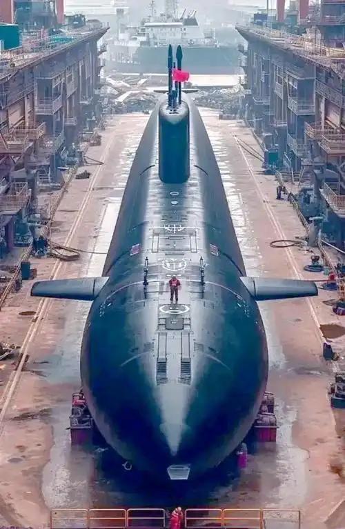 中国095核潜艇亮相渤海湾，美称吨位远超093型，X方向舵令人恐惧！2月初，