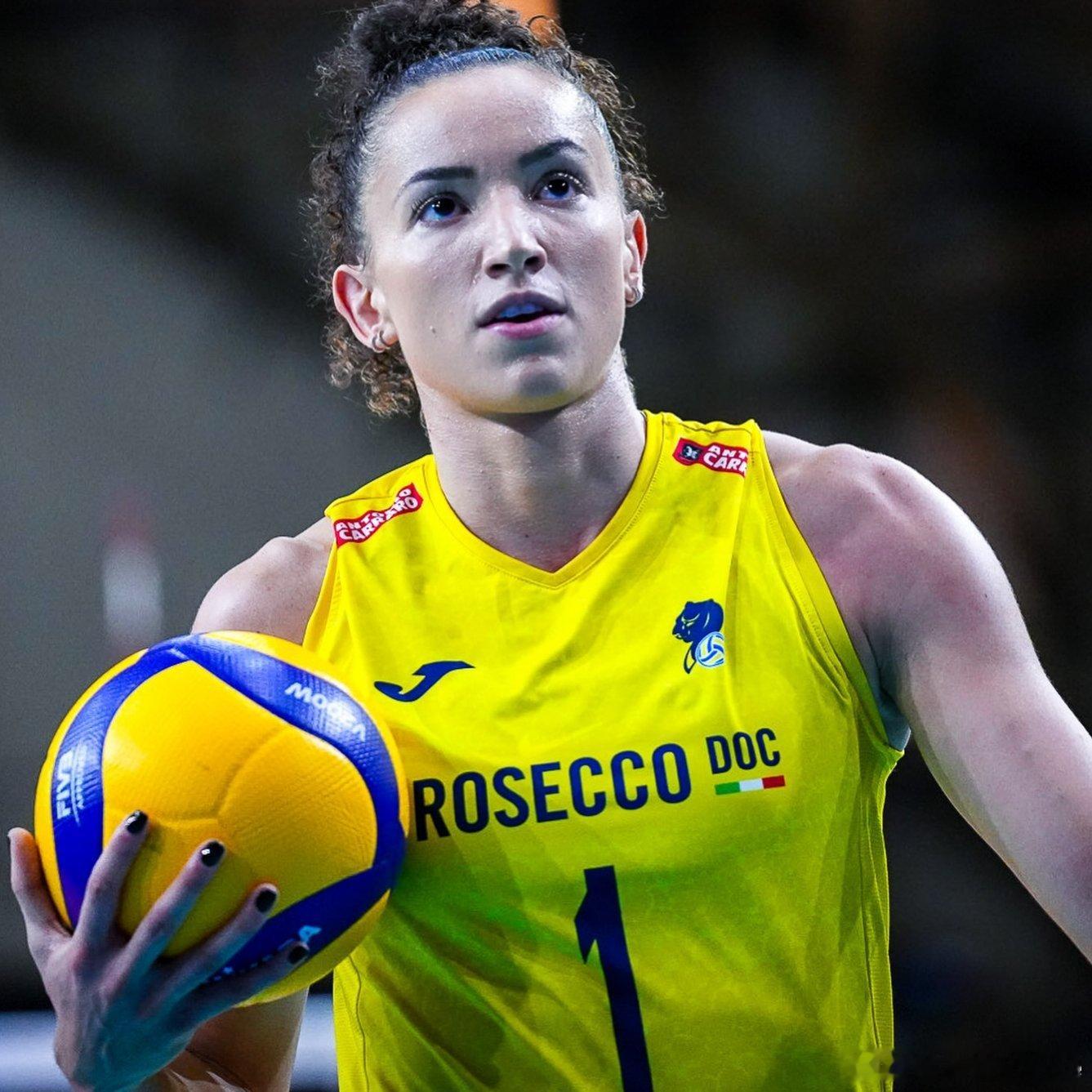 ✍️据意大利转会市场消息，加比·吉马良斯即将与科内利亚诺续约；📌然而，米兰