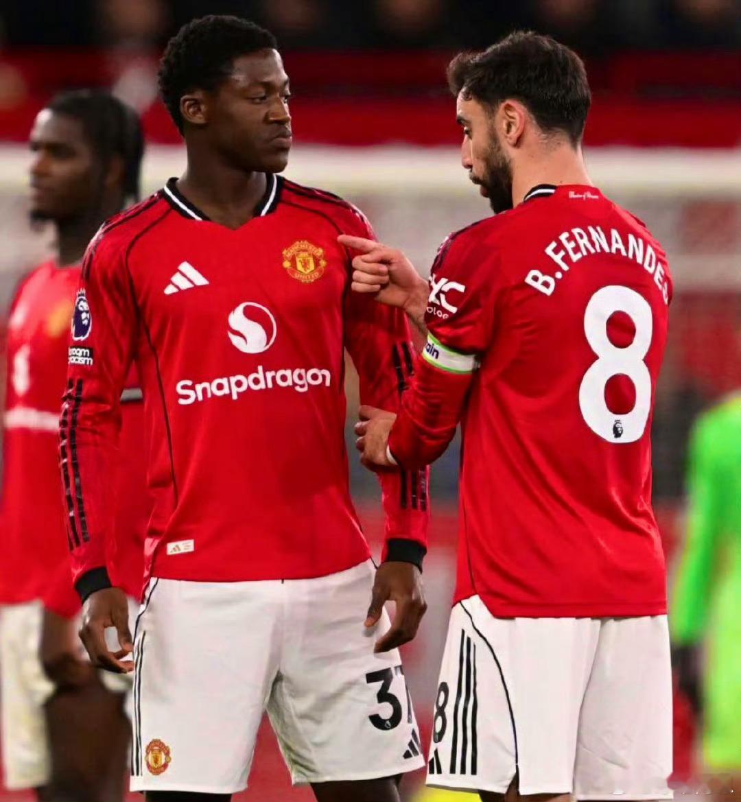 斯科尔斯：科比·梅努和布鲁诺·费尔南德斯，他们能让你的球队踢出真正的足球。这就