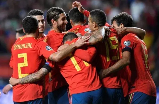 一波流打穿法国！西班牙和法国的差距在逐渐扩大！4-0啊整整4-0这不是一个实力接