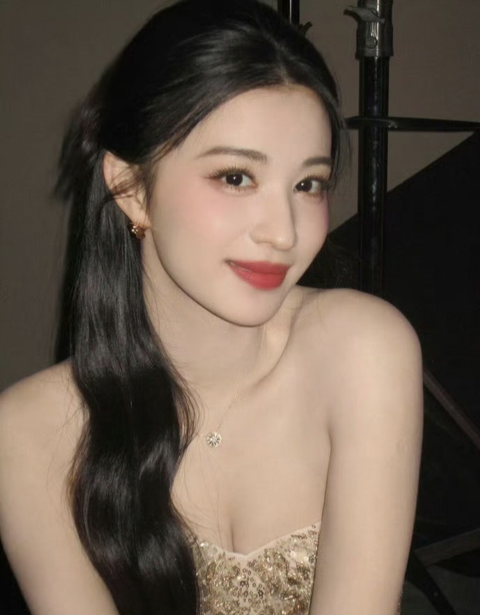 王楚然眼睛和皮肤一样粉嫩​​​