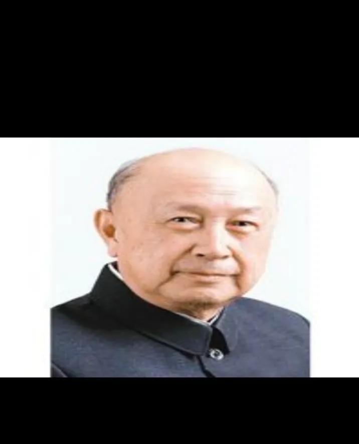 钱学森晚年的时候，不爱说话。医生担心他是不是得了阿兹海默症！有一次就问他：“一百