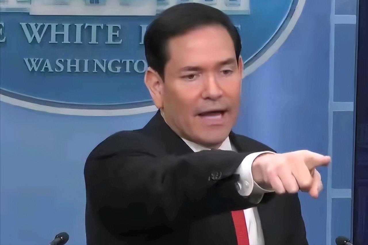 白宫近期的内部混乱状况令人咋舌，果然是草台班子，没想到白宫的混乱程度这么高，女发