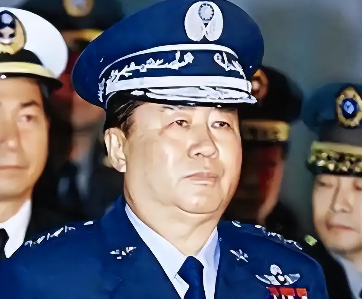 台湾首任军事大学校长夏瀛洲直言：既然当年佩洛西窜台，解放军能顺势让所谓的“海峡中
