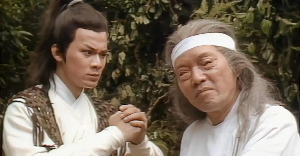 柯镇恶断气前掐住郭靖手腕：桃花岛那七具尸体，是替身。真江南七怪在蒙古啃了十八年