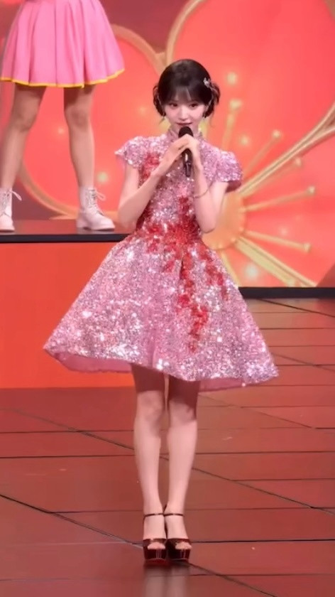 田曦薇怎么这么可爱萌萌小手办春晚春晚段子大考