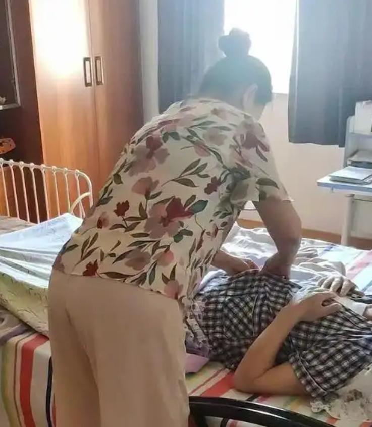 “讹天讹地讹空气”！2024年5月，江苏淮安，老人脑干出血，还处于昏迷中，家属就