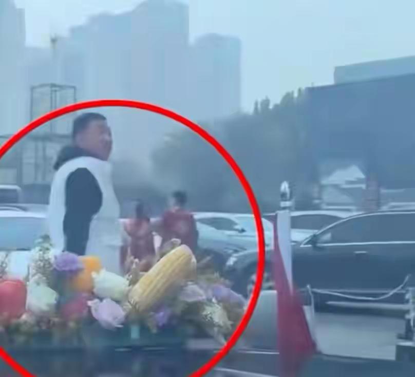 “烟没讨到，脸丢光了！后续来了”河北廊坊，六名男子借“婚闹”之名拦婚车索高档烟，