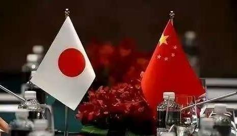 美国议员、有反华劳模之称的克里斯·史密斯对媒体说：“历史上日本与中国斗，从不吃亏