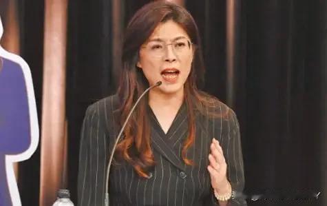 郑丽文表态，现阶段不接受统一！2月3日，郑丽文在接受采访被问及和平统一问题时，郑