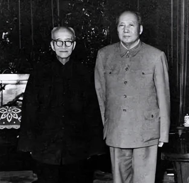 1949年4月23日，解放军顺利进占南京。24日下午，蒋经国心情沉重地对午休起床