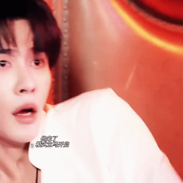 申浩男新剧阴湿男味太对了申浩男身上那股子“阴湿男味”，真是越品越对味！他不靠浮