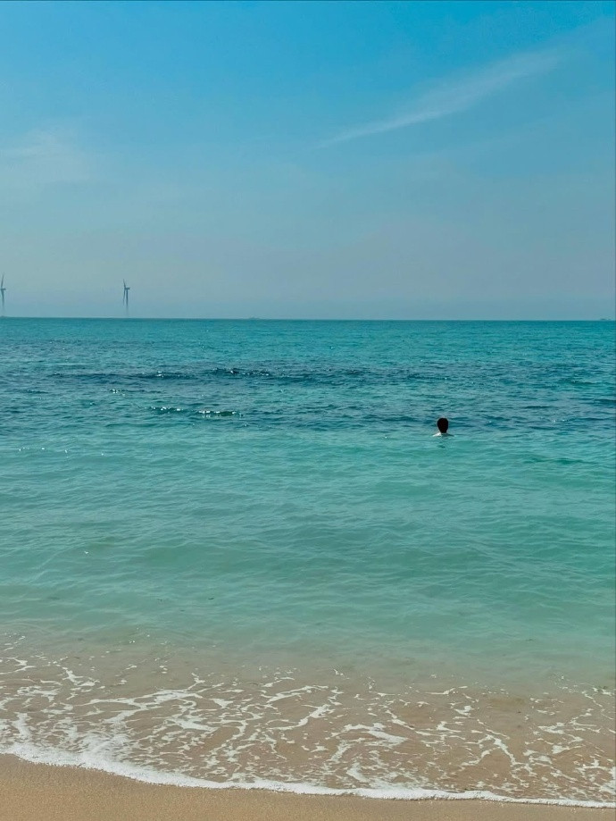 Keria发的旅游照片里这一张，海里的小人儿是他自己😂2025lck英雄联盟