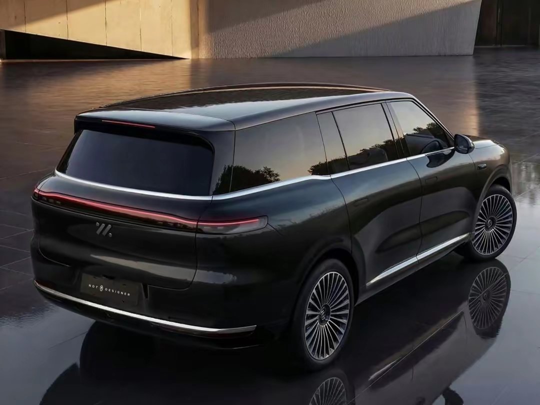 智己旗下有款预计推出的6座SUV，代号“智己LS9”，以下是相关信息：基本信息该
