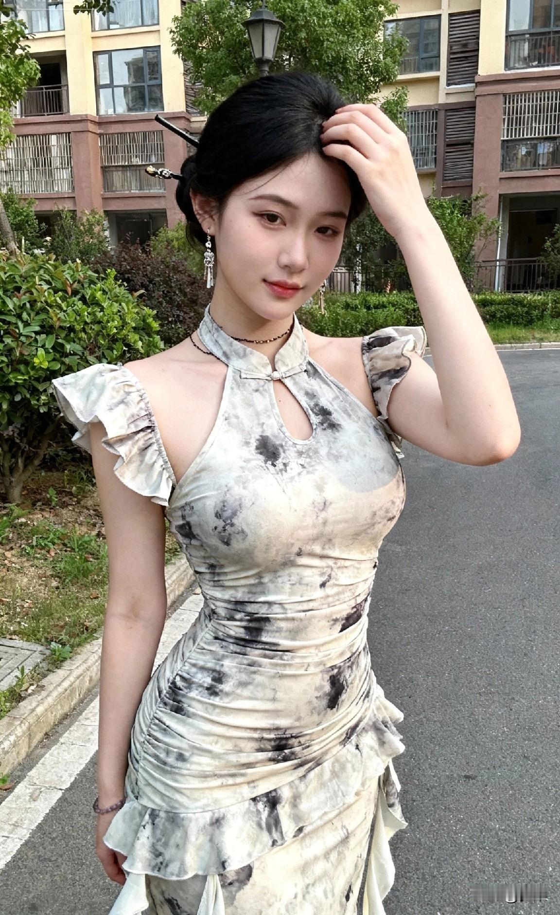 年轻女性如何展现旗袍的魅力?