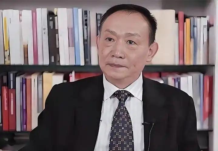 350亿注资刚落定，卢麒元就泼来“冷水”？这次他没谈股价，反而点出了一个让所有人
