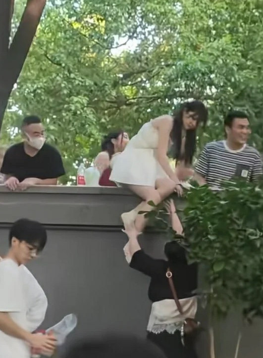 明人不说暗话，我在旁边我也想